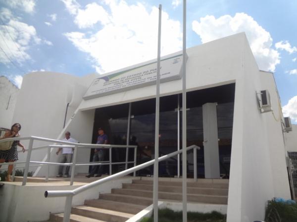 Mulher é vítima de roubo a transeunte no bairro São Cristóvão