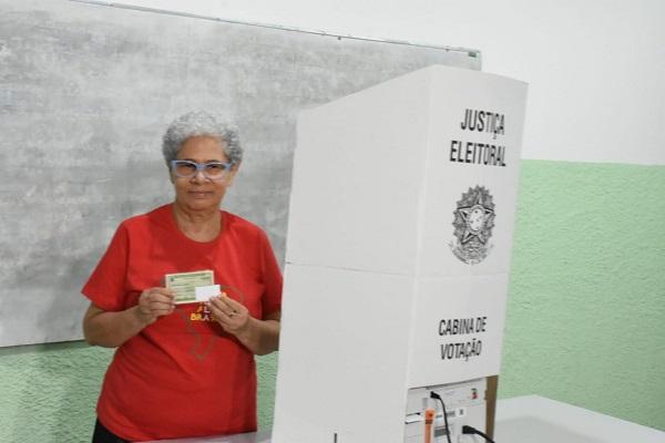 Presidente eleito terá missão de unir o país, diz governadora Regina Sousa