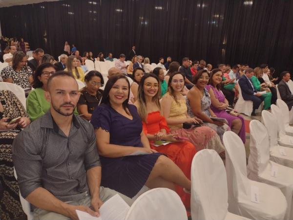 Floriano celebra personalidades com a entrega da Medalha do M&eacute;rito 