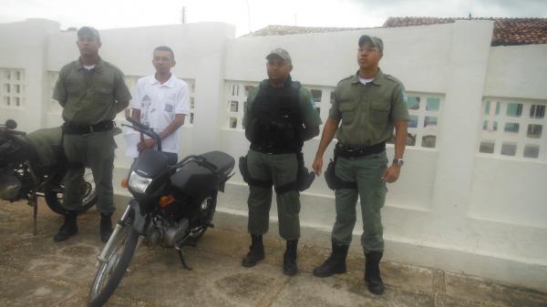 Polícia Militar recupera moto furtada em Floriano.(Imagem:FlorianoNews)