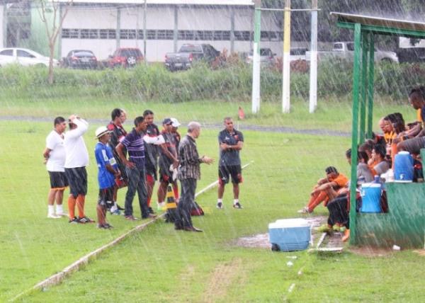 Presidente Tiago Vasconcelos teve uma conversa com jogadores e comiss&atilde;o na &uacute;ltima sexta.(Imagem:Wenner Tito)