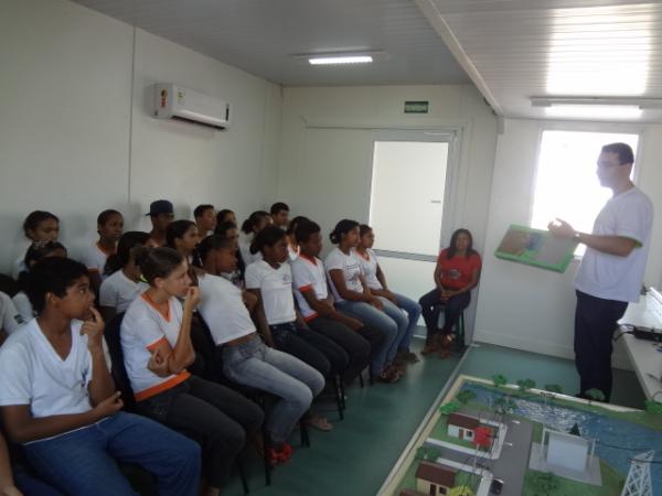 Caminh&atilde;o escola leva conhecimento sobre energia a estudantes florianenses.(Imagem:FlorianoNews)