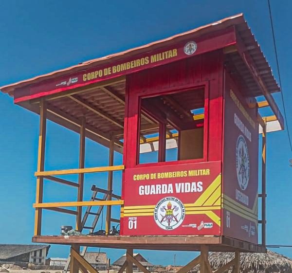 Governo do Estado instala primeiro posto de guarda-vidas em praia do Piauí