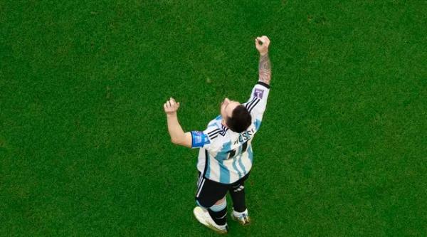 Messi festeja gol pela Argentina contra a Ar&aacute;bia Saudita.(Imagem:Peter Cziborra/Reuters)