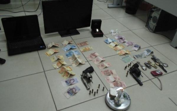 Opera&ccedil;&atilde;o policial resulta na pris&atilde;o de traficantes em Floriano.(Imagem:FlorianoNews)