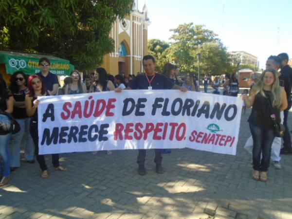 Servidores públicos realizam manifestação no Centro de Floriano.(Imagem:FlorianoNews)