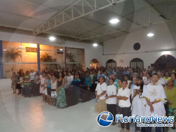 Padre Nilfr&acirc;nio toma posse na Par&oacute;quia Senhora Sant'Ana em Floriano.(Imagem:FlorianoNews)