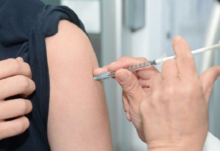 Movimentos antivacinas ameaçam saúde global em 2019, diz OMS