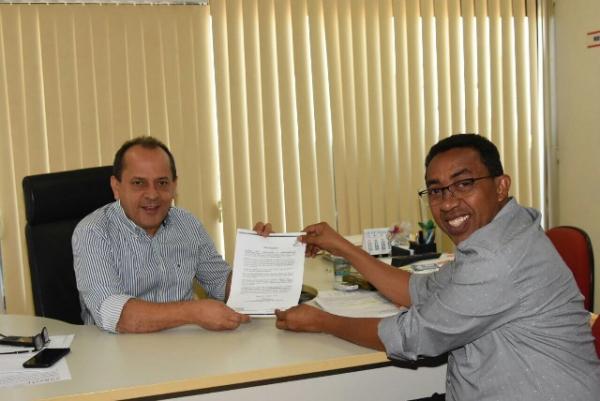 Secretário da Defesa Civil assina ordem de serviço para recuperação da estrada do Amolar