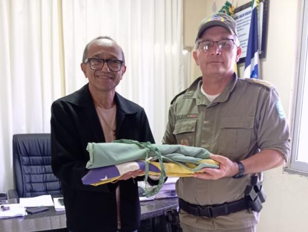 Bandeira em desuso é entregue ao 3º BPM em respeito à Lei dos Símbolos Nacionais
