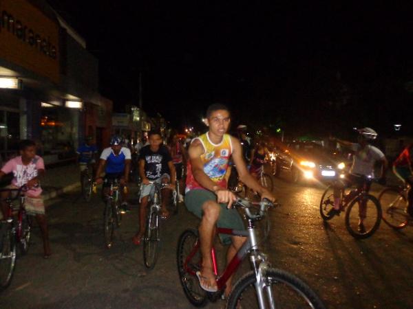 Associa&ccedil;&atilde;o dos Corredores do Sert&atilde;o realizou 1&ordm; passeio cicl&iacute;stico noturno.(Imagem:FlorianoNews)