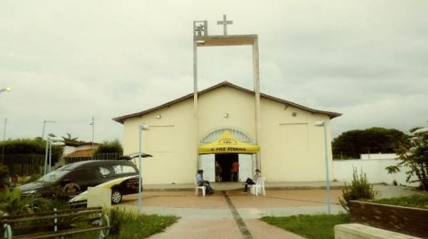 Como&ccedil;&atilde;o marca missa de corpo presente de florianenses v&iacute;timas de acidente.(Imagem:FlorianoNews)