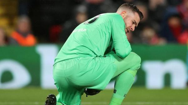 Sem Alisson, Liverpool volta a cair na Champions com falha de goleiro