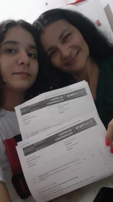 Mãe conclui ensino médio aos 45 anos e faz Enem 2021 na mesma sala que a filha em Teresina