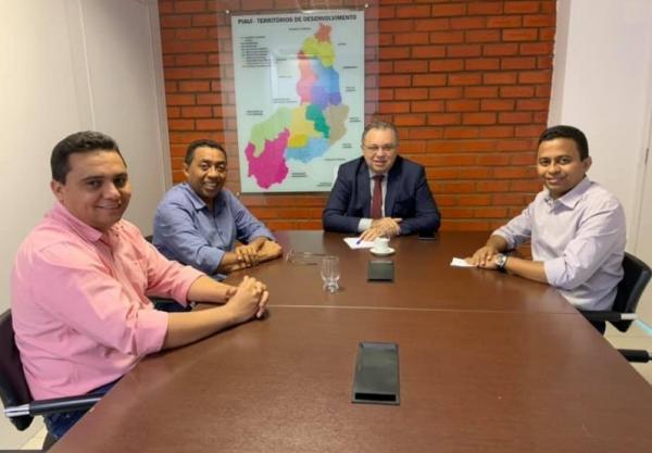 Deputado Francisco Costa acompanha prefeito Joel em audiência na Secretaria do Estado de Saúde.(Imagem:Secom)