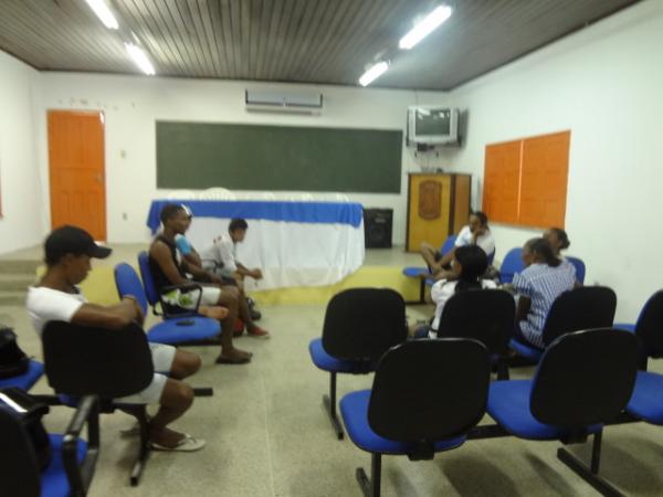 Reuni&atilde;o com organizadores de quadrilhas discutiram as festas juninas.(Imagem:FlorianoNews)