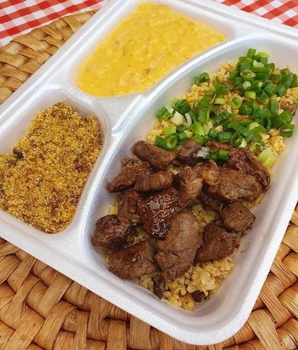  Arrumadinho: pa&ccedil;oca, creme de galinha, Maria Isabel e carne assada.(Imagem:Instagram/Temperos da Luh )