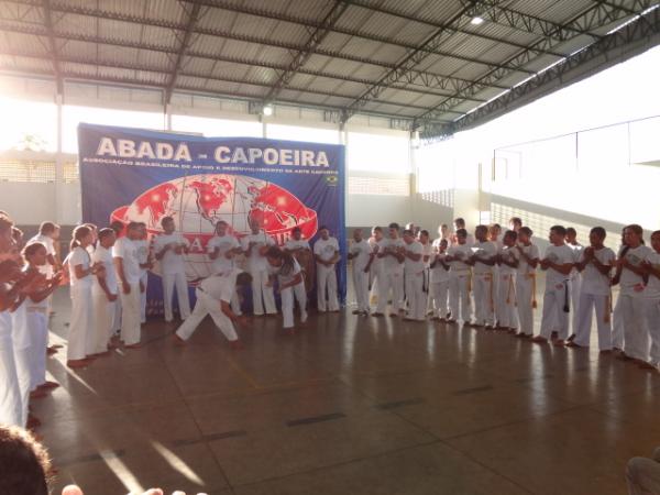 Abad&aacute; Capoeira realizou batismo e troca de cordas em Floriano.(Imagem:FlorianoNews)