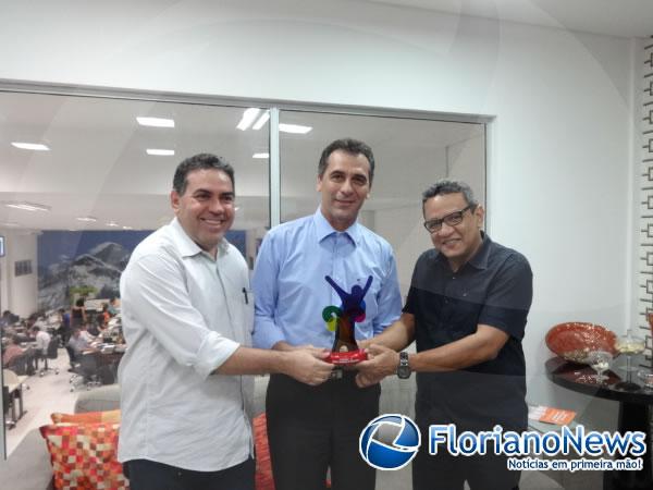 Secret&aacute;rio George Everson (presidente da COC), Prefeito Gilberto J&uacute;nior e H&eacute;lder Eug&ecirc;nio (diretor geral do 180graus).(Imagem:FlorianoNews)