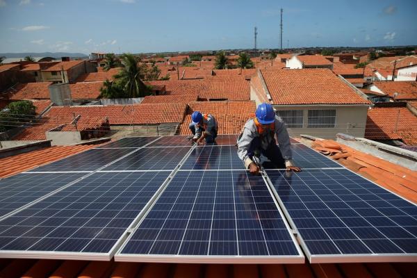 Governo do Piauí sanciona lei de incentivo à aquisição de energia solar por servidores públicos