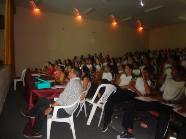 Col&eacute;gio Impacto realizou o English Day.(Imagem:FlorianoNews)