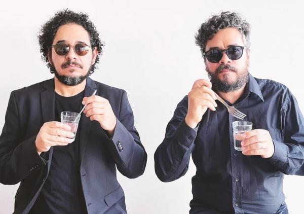 PC Silva e Juliano Holanda dividem a interpretação de "Love song", crítica canção de amor à arte