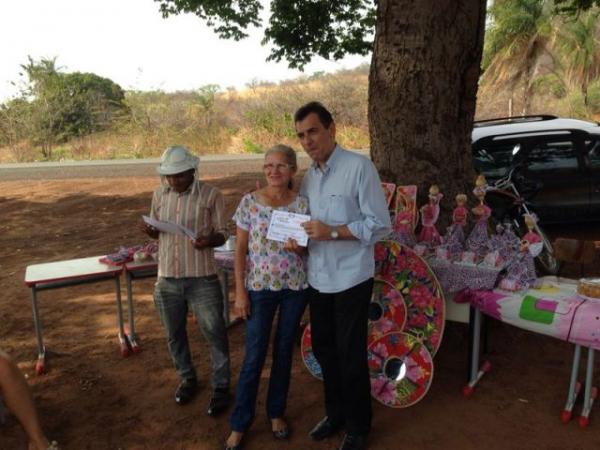 Prefeito participa do encerramento do curso de artesanato na comunidade Buqueir&atilde;o.(Imagem:Secom)