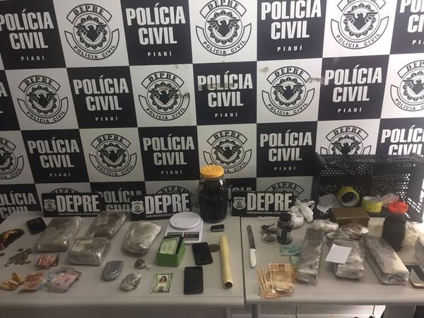 Polícia prende dois suspeitos em central para "delivery" de drogas em Teresina