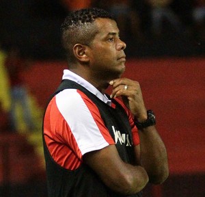Capitão lamenta empate, mas celebra comunhão: "Estão comprando a ideia"