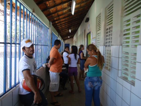 Manh&atilde; de vota&ccedil;&atilde;o tranquila em Floriano.(Imagem:FlorianoNews)