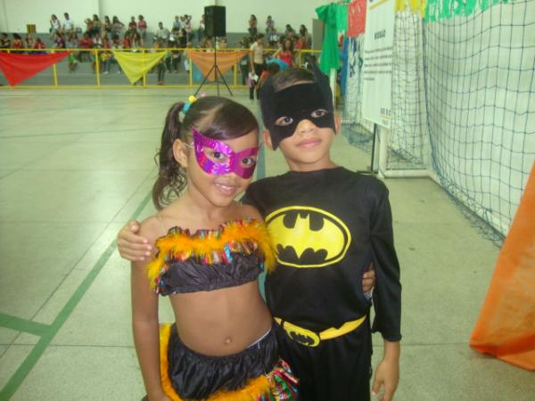 Crian&ccedil;as no carnavla do SESC(Imagem:Floriano News)