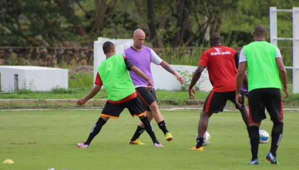 Jogador revela que clima tem pesado na adapta&ccedil;&atilde;o ao Piau&iacute;.(Imagem:Abdias Bideh/GloboEsporte.com)
