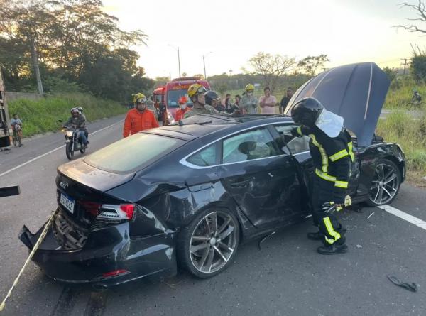 Dois homens morrem em grave acidente com veículo de luxo na BR-343, entre Teresina e Altos