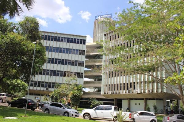Após 3 meses de salários atrasados, funcionários terceirizados da Agespisa paralisam atividades