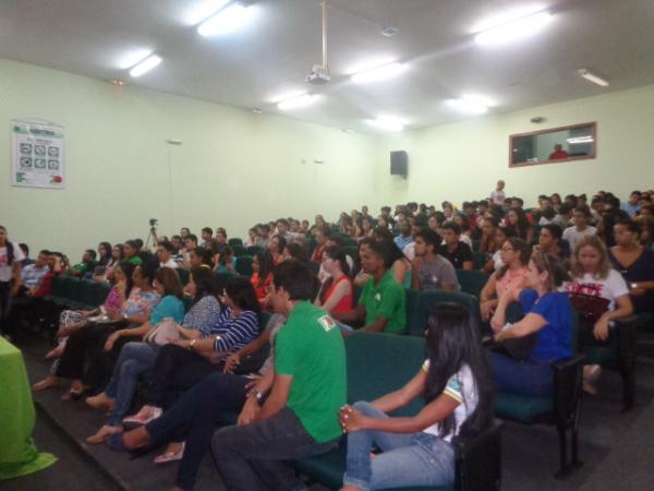 Servidores federais participam de reunião com pais e alunos no IFPI.(Imagem:FlorianoNews)