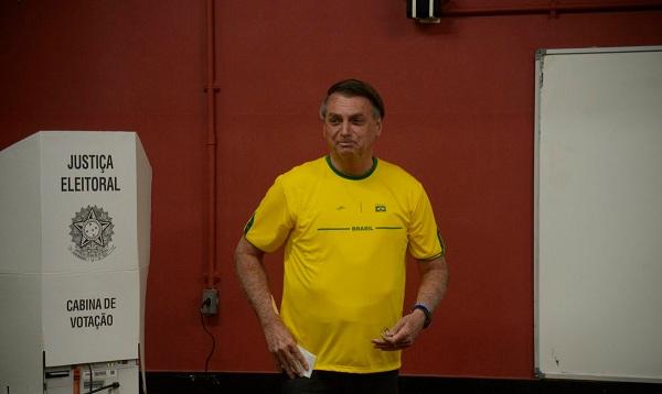 Bolsonaro pede que apoiadores mantenham o foco no segundo turno