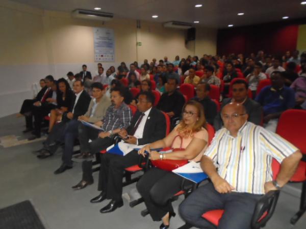 TCE-PI re&uacute;ne gestores e controladores sociais em semin&aacute;rio em Floriano.(Imagem:FlorianoNews)