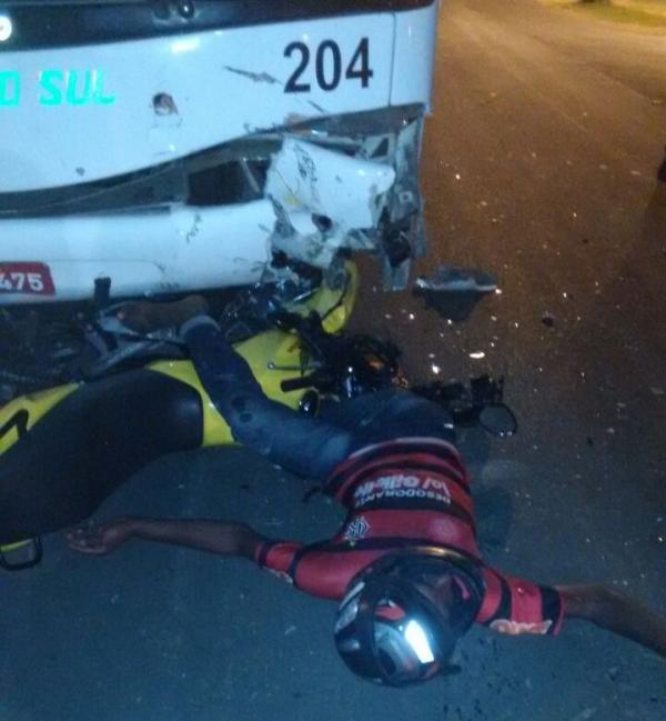 Acidente entre ônibus e moto deixa dois feridos na BR-343 em Floriano