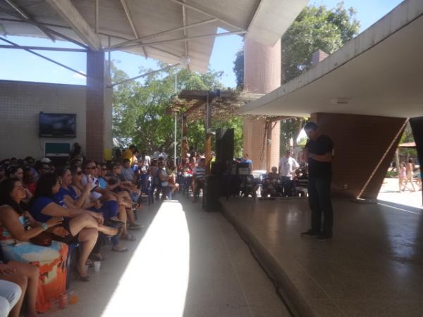 Amauri Jucá se apresentou na segunda edição do Projeto SESC Riso em Floriano