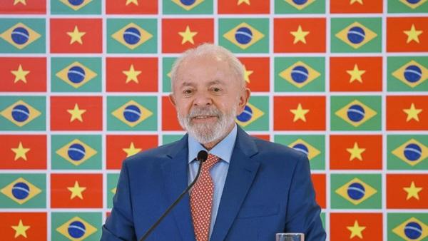Lula retorna ao Brasil após fechar acordos comerciais em viagem pela Ásia