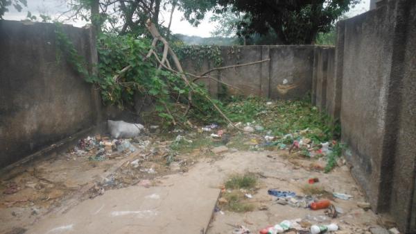 Chafariz do bairro Riacho Fundo est&aacute; em situa&ccedil;&atilde;o prec&aacute;ria.(Imagem:FlorianoNews)