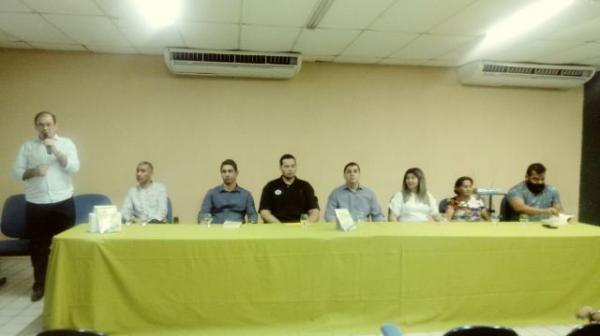 Acadêmicos e escritores participam de lançamento de livro na UESPI de Floriano