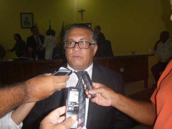 Carlos Antônio desiste de concorrer à Prefeitura de Floriano