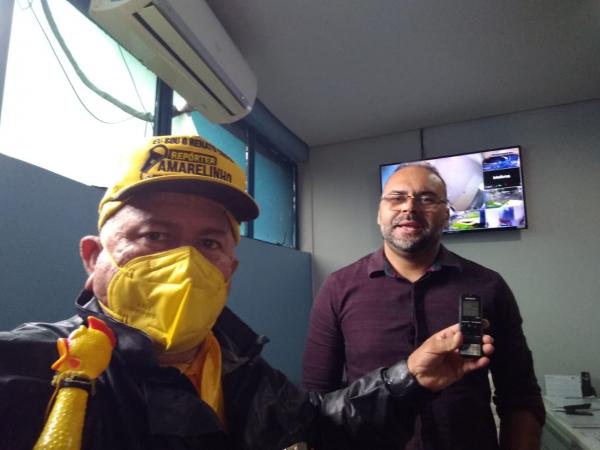 Joab Curvina com o rep&oacute;rter Amarelinho(Imagem:FlorianoNews)