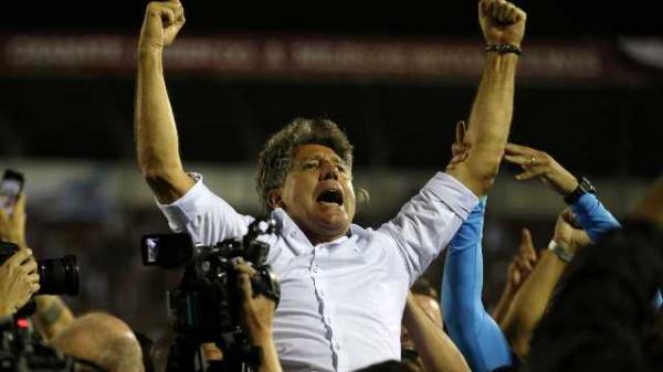 Zico elogia Grêmio de Renato: "Melhor futebol no Brasil"