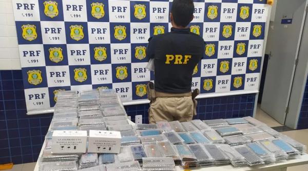 Carregamento com centenas de telas de celulares é apreendido em bagageiro de ônibus, em Floriano