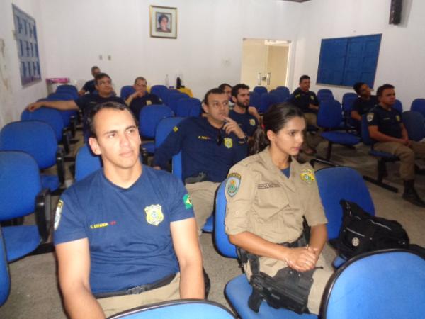 Policiais Rodoviários Federais participam de treinamento em Floriano