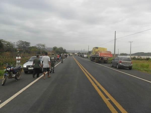 Colis&atilde;o entre &ocirc;nibus e Hilux deixa sete mortos(Imagem:Divulga&ccedil;&atilde;o)