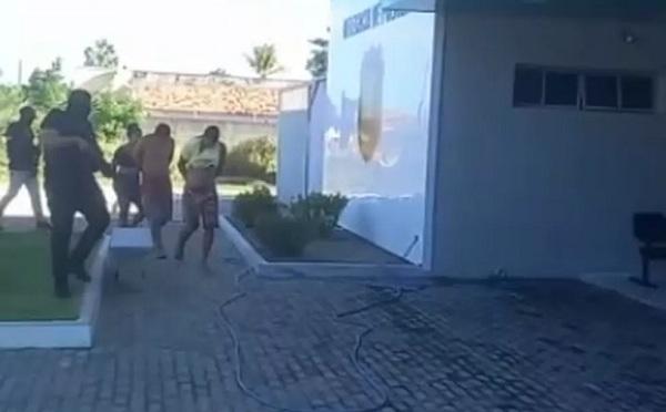 Casal que vendia drogas com máquina de cartão é preso em Ilha Grande, no Piauí