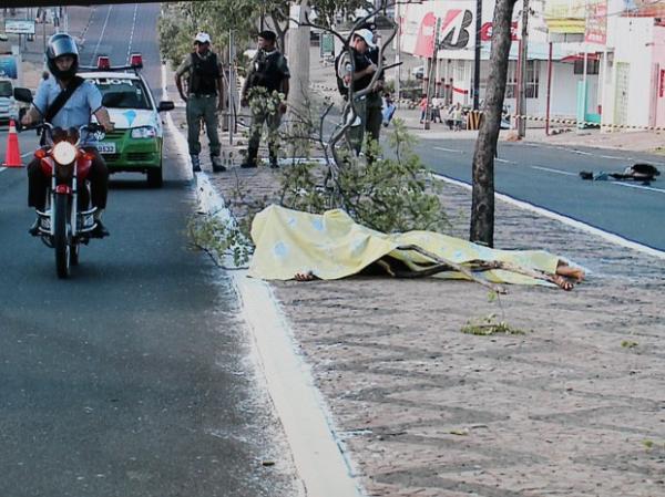 Mulher &eacute; atropelada e arrastada por 50m ap&oacute;s visitar t&uacute;mulo dos pais.(Imagem:Gilcilene Ara&uacute;jo/G1)